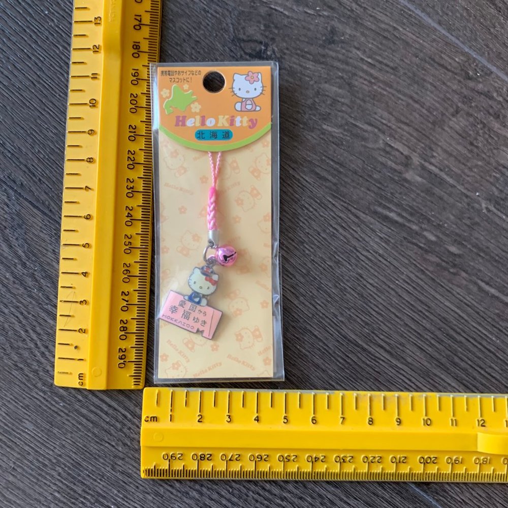 2004 HELLO KITTY HOKKAIDO LOVE CELL PHONE CHARM